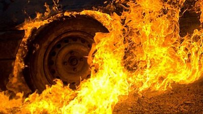 Поблизу «Арени Львів» на світанку згоріла іномарка