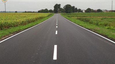 На Львівщині 2 кілометри дороги відремонтували за 15 мільйонів гривень