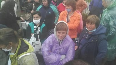 У Шегинях люди очікують на перетин кордону по 10 годин: рятувальники ставлять намети (ФОТО)