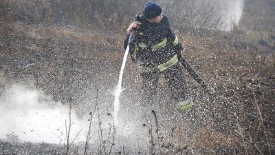 На Львівщині рятувальники ліквідували масштабну пожежу торфу