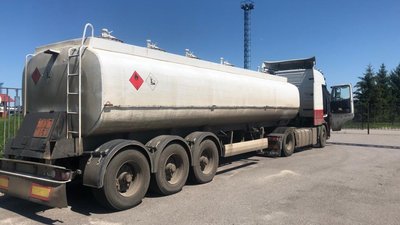 У пункті пропуску «Гоптівка» затримали вантажівку з контрафактною російською рідиною (ВІДЕО)