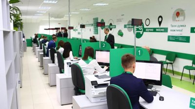 Чоловіка з Львівщини оштрафували за приховану камеру в ґудзику на іспиті з ПДР