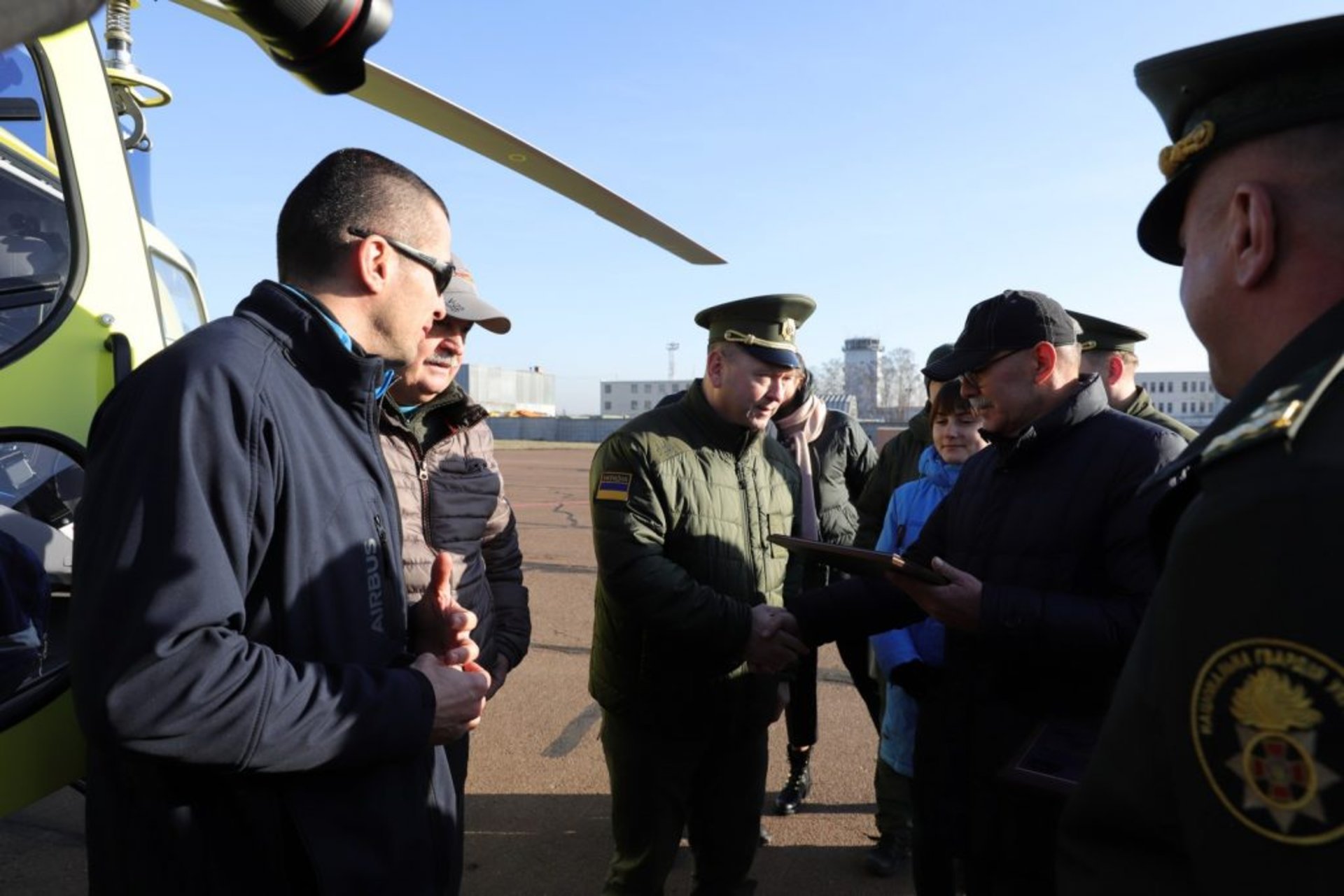 Україна отримала від Франції два гелікоптери Airbus H125. Фото ДПСУ