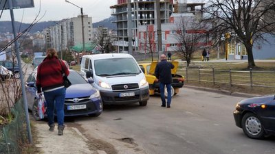 У Львові біля лікарні у водія відлетіло колесо (ФОТО)