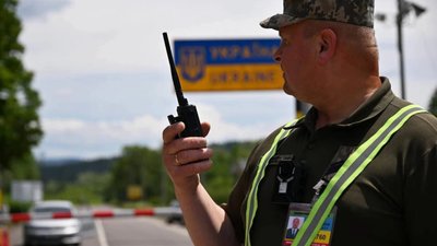 На Краковці накопичується кількість автомобілів