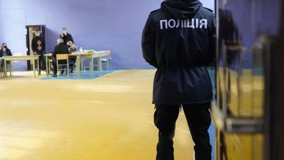 Правоохоронці Львівщини взяли під цілодобову охорону ТВК