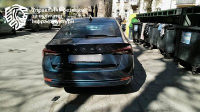 У Львові зафіксували 550 випадків стоянки ближче 5 метрів до контейнерних майданчиків