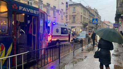 У центрі Львова ДТП зупинила рух трамваїв (ФОТО)