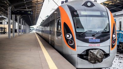 З 28 грудня курсуватиме додатковий швидкісний поїзд «Київ – Львів»