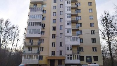 У Львові 25-річна жінка вистрибнула з 6-го поверху (ФОТО)