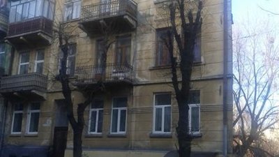 У Львові утворилося величезне провалля посеред вулиці (ФОТО)