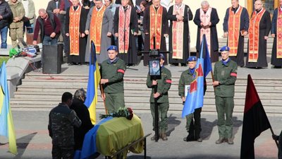 Дрогобицька громада попрощалася з загиблим Героєм – 36-річним Олегом Лєбєдєвим