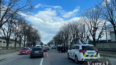 У Львові на Левандівці не розминулись автомобілі (ФОТО)