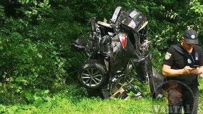 Lexus розсипався на запчастини: між Буськом і Бродами в аварії постраждали діти (ФОТО, ВІДЕО)