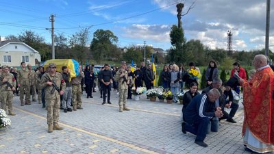 Дрогобиччина попрощалася із ще одним Героєм Романом Паракікевичем