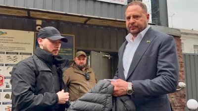 Стало відомо, хто саме і скільки вносив на заставу Андрію Єрмаку