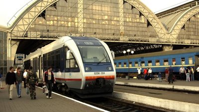 У вересні низка поїздів львівського напрямку курсуватимуть за зміненим маршрутом і розкладом