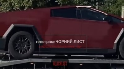 У Львові помітили червоний ексклюзивний Tesla Cybertruck