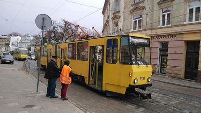 У центрі Львова знову поламався трамвай (ФОТО)