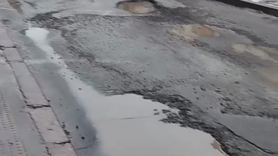 У Львові смуга громадського транспорту перетворилась на бездоріжжя (ВІДЕО)