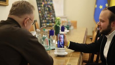 Садовий провів розмову з особистим духівником Трампа