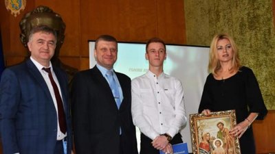 У Новояворівську дитина - сирота отримала власне житло