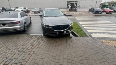 У Львові на одну з вулиць просять направити інспекторів Садового (ФОТО)