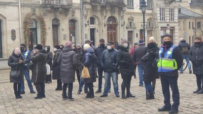 У Львові підприємці вийшли на протест через карантин (ФОТО)