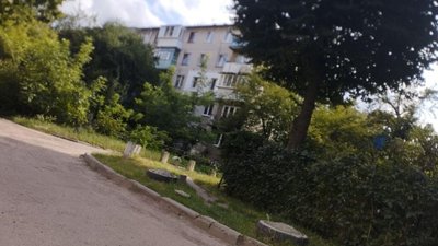 У центрі Львова просять прибрати шкідливі перепони для водіїв