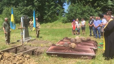 На Львівщині перепоховали останки вояків радянської Червоної армії (ФОТО)