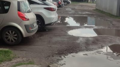 У Львові просять відремонтувати дорогу біля психлікарні (ФОТО)