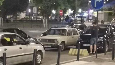 У Львові на вокзалі автомобіль грубо порушив ПДР (ФОТО)