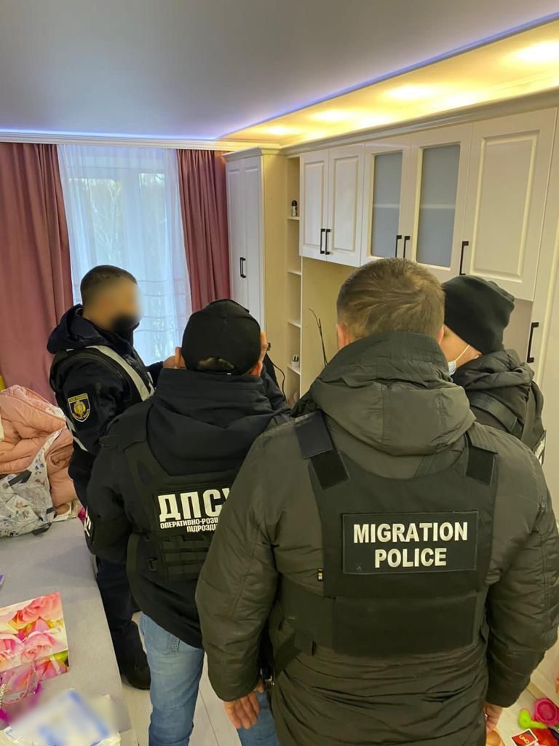 На Львівщині припинили канал незаконного переправлення осіб через кордон