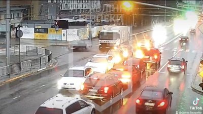 У Львові на улюбленому перехресті Садового не розминулись автомобілі (ВІДЕО)