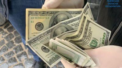 На Львівщині на одержані хабаря затримано інспекторку ГУ ДПС