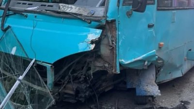 На Львівщині іноземець влетів у маршрутку