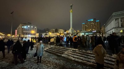 У Києві на Майдані збираються люди