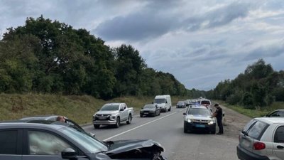 На трасі Київ - Чоп сталась автотроща