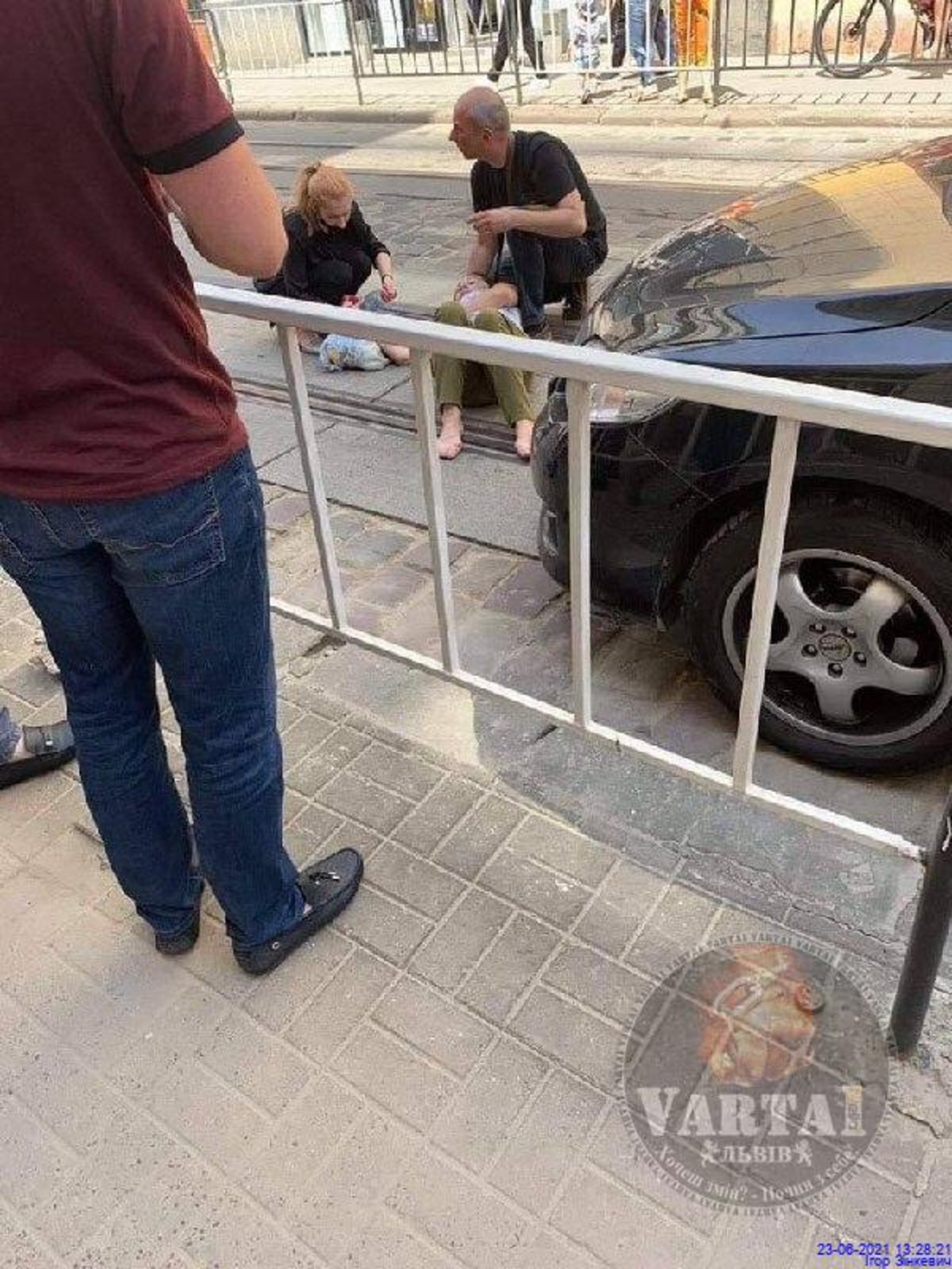 У центрі Львова автомобіль збив жінку