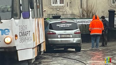 У Львові пасажири самостійно відкриватимуть двері у трамваях (ВІДЕО)