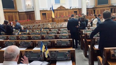 «Слугам народу» перед засіданням сесії промивали мізки по формулі Штайнмаєра, - Синютка (ВІДЕО)