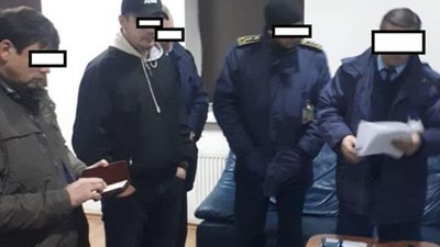 ДБР проводить обшуки на Львівській митниці