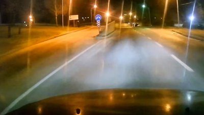 На Львівщині на слизьких дорогах перекидаються автомобілі (ВІДЕО)