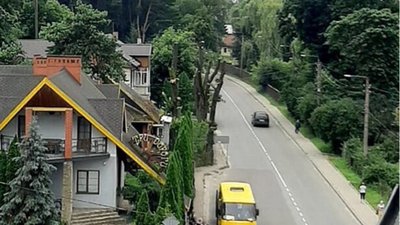 У Брюховичах пішохідний перехід створює аварійну ситуацію (ФОТО)