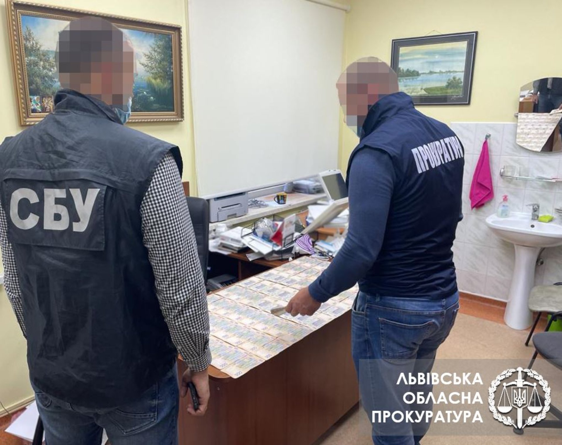 65 тис грн хабара від пенсіонера за операцію на серці – викрито заввідділення кардіологічного центру у Львові