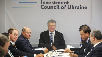 Порошенко заявляє, що Росія впливатиме на українські вибори в рамках гібридної війни