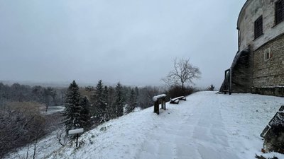 На Львівщині замок вкрився снігом