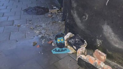 У Львові традиційно падають фасади