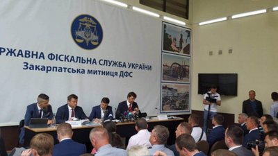 Зеленський закликав звільнитись начальника львівської митниці ДФС