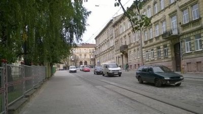 У Львові заборонять паркування по центру вулиці Мечникова